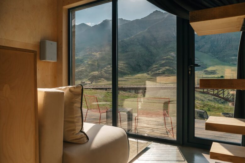 Как построить отель мечты без опыта и инфраструктуры: история алтайского проекта YÜTA