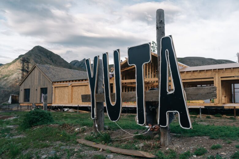 Как построить отель мечты без опыта и инфраструктуры: история алтайского проекта YÜTA