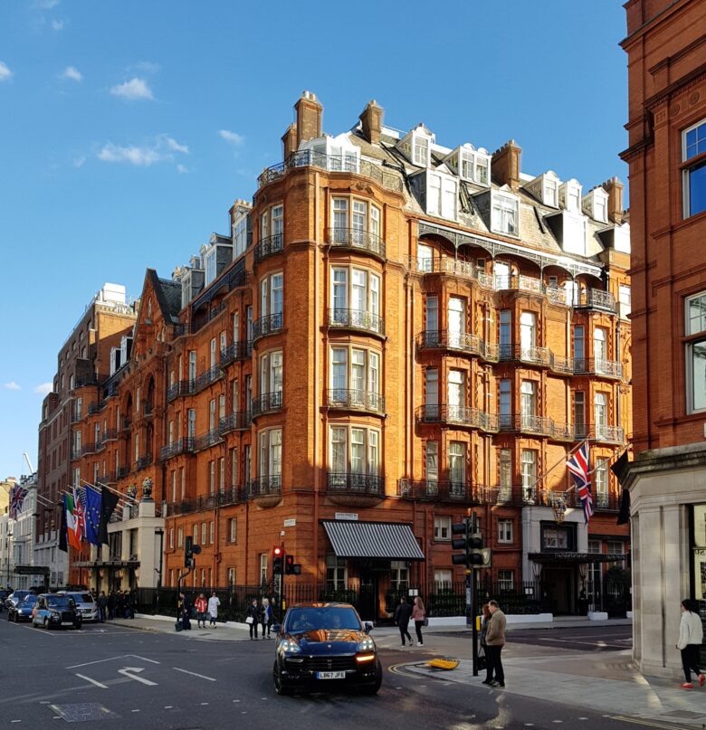 Легендарные отели мира: истории успеха, которые вдохновляют