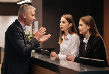 Стандарты обслуживания в отелях: какие бывают и как их ввести